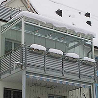 zabudowa balkonu zimą