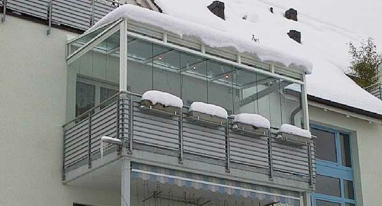 balkon zimą